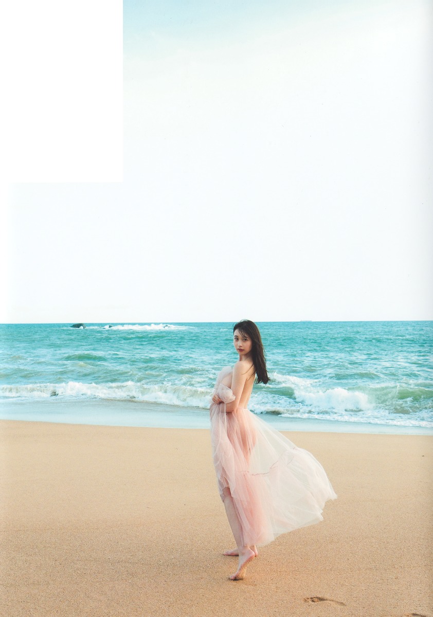 溝端葵 1st写真集 「あおいままで。」 画像3